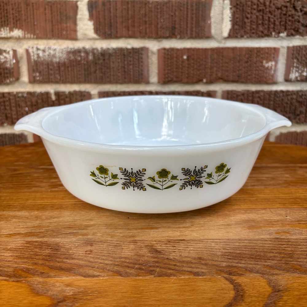 Anchor Hocking Fire King Meadow Green casserole dish 8.5 diameter Vintage